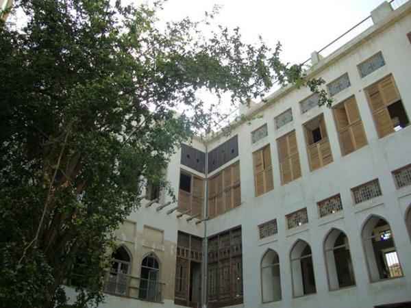 با عمارت روغنی بوشهر بیشتر آشنا شوید