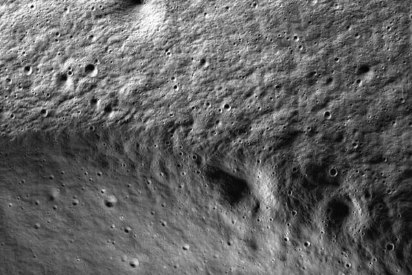 عکس تازه دوربین ناسا از دهانه تاریک ماه