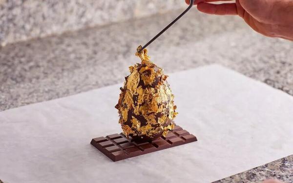 شکلاتی لوکس با روکش طلا به ارزش 8 میلیون تومان!