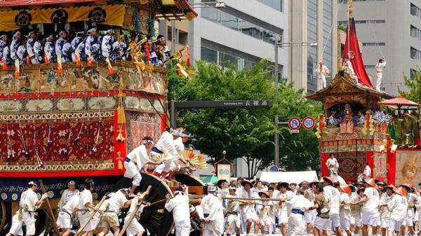 معروف ترین فستیوال کیوتو در ماه ژوئیه ، گیون ماتسوری (Gion معروف ترین فستیوال کیوتو در ماه ژوئیه ، گیون ماتسوری (Gion Matsuri)